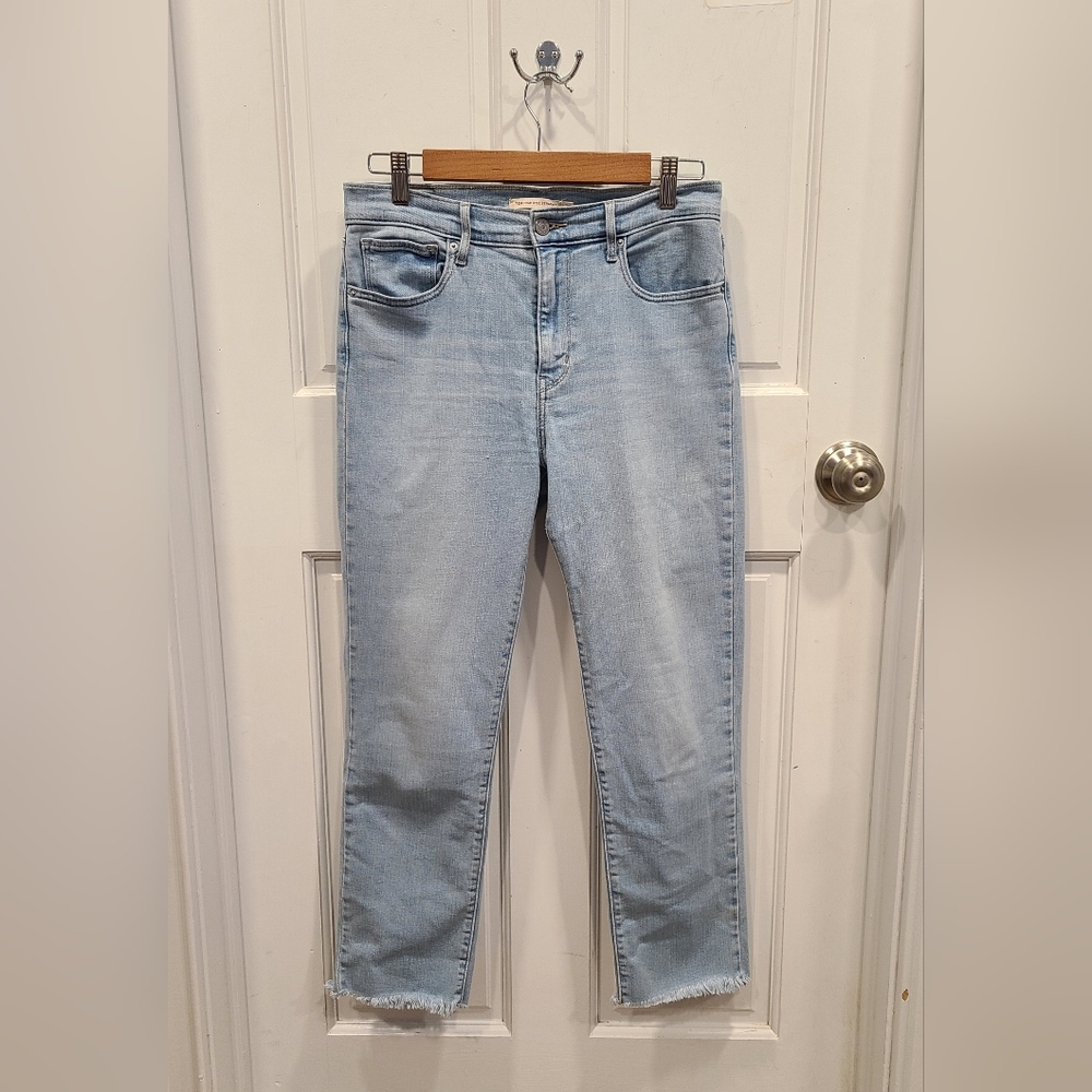 Levi's 724 High Rise Straight. Light Wash women's jeans. Size 29